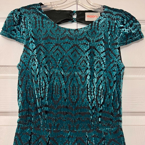 Teal Velvet Keyhole Back Mini Dress - Picture 3 of 5
